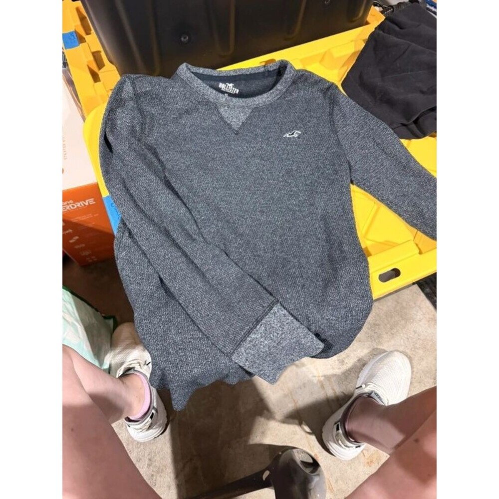 Hollister long sleeve size small